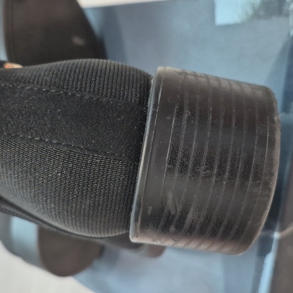 Elegant Black Ankle Boots with Gold Accent - Picture 5 of 6